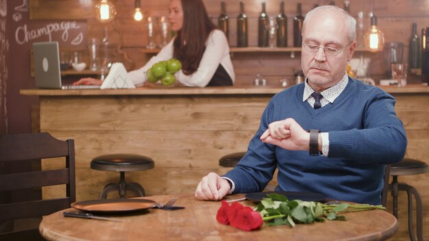 the-truth-about-intermittent-fasting-for-middleaged-adults-19221911